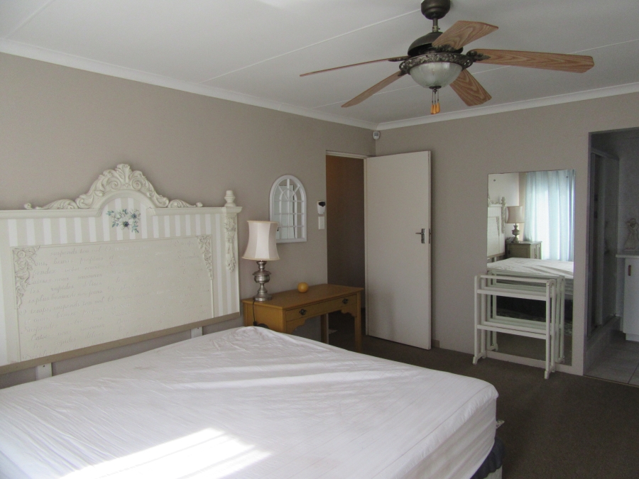 5 Bedroom Property for Sale in Fraaiuitsig Western Cape